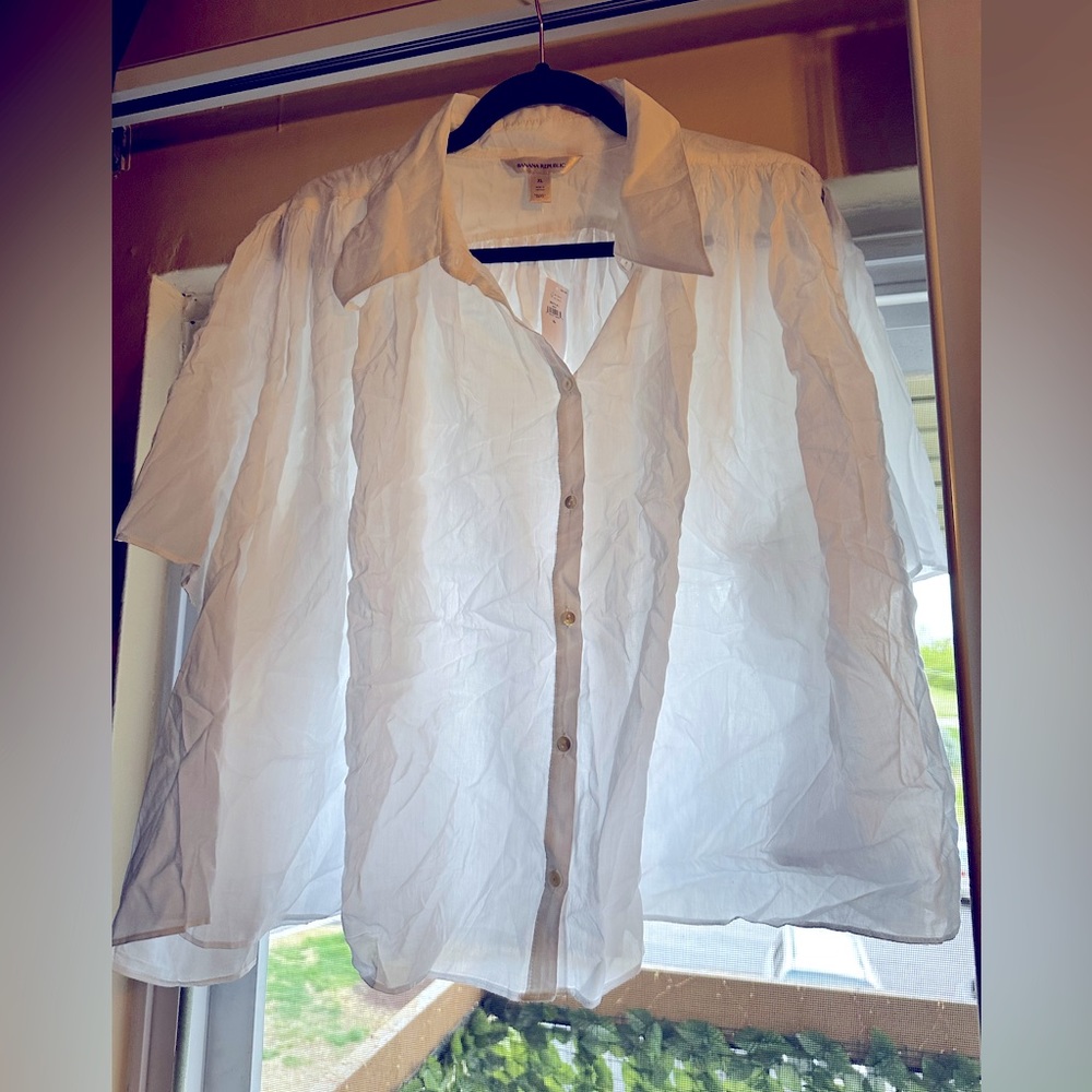 Size XL. White crop top blouse banana republic, brand new.